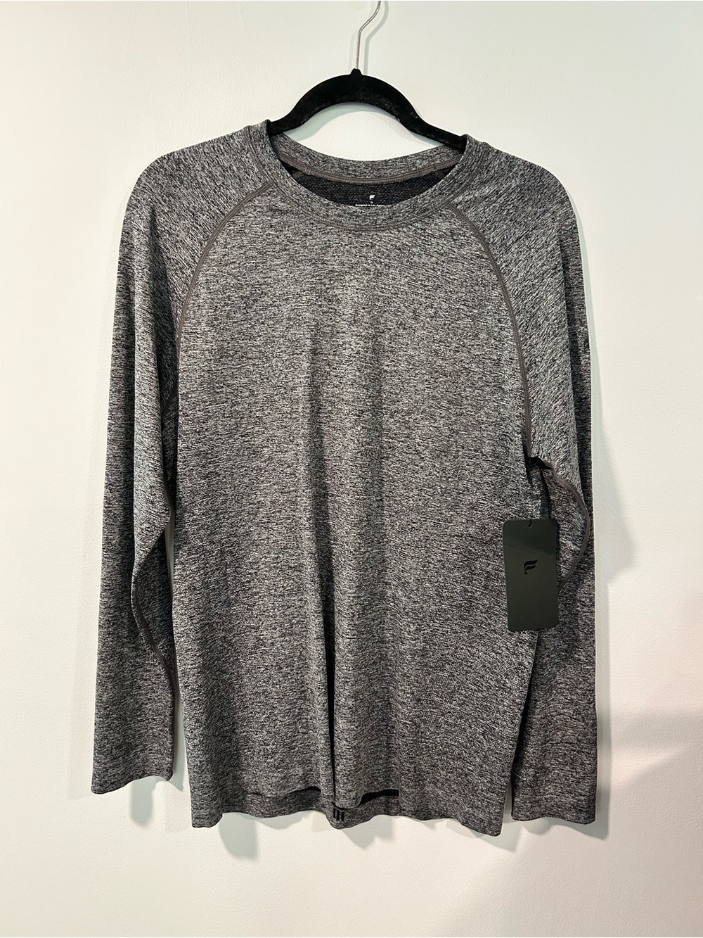 NWT Fabletics Men’s The Training Day Longsleeve Tee Gray Black Size Medium
